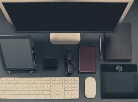 things standing on the desktop